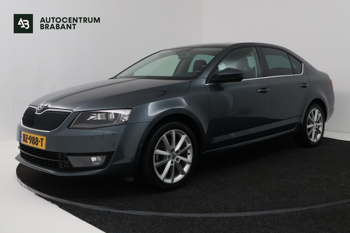 Skoda Octavia - 1.4 TSI Greentech Style Businessline (STOELVERWARMING, TREKHAAK, XENON, ELEKT. STSOELEN) - AutoWereld.nl