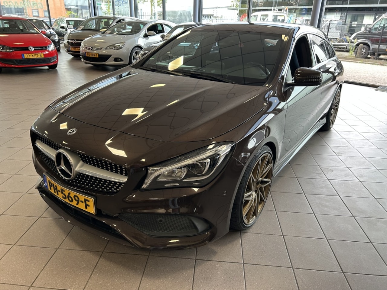 Mercedes-Benz CLA-klasse Shooting Brake - 180 Bus. Sol. AMG 88 DKM NL Auto BJ 2017 !!! - AutoWereld.nl