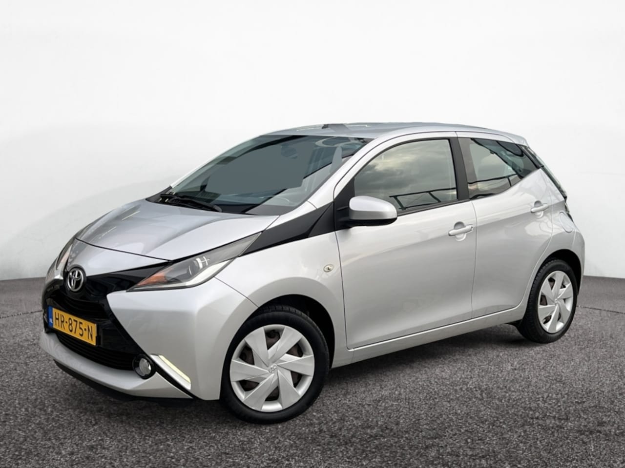 Toyota Aygo - 1.0 VVT-i x-play Airco | Parkeercamera - AutoWereld.nl