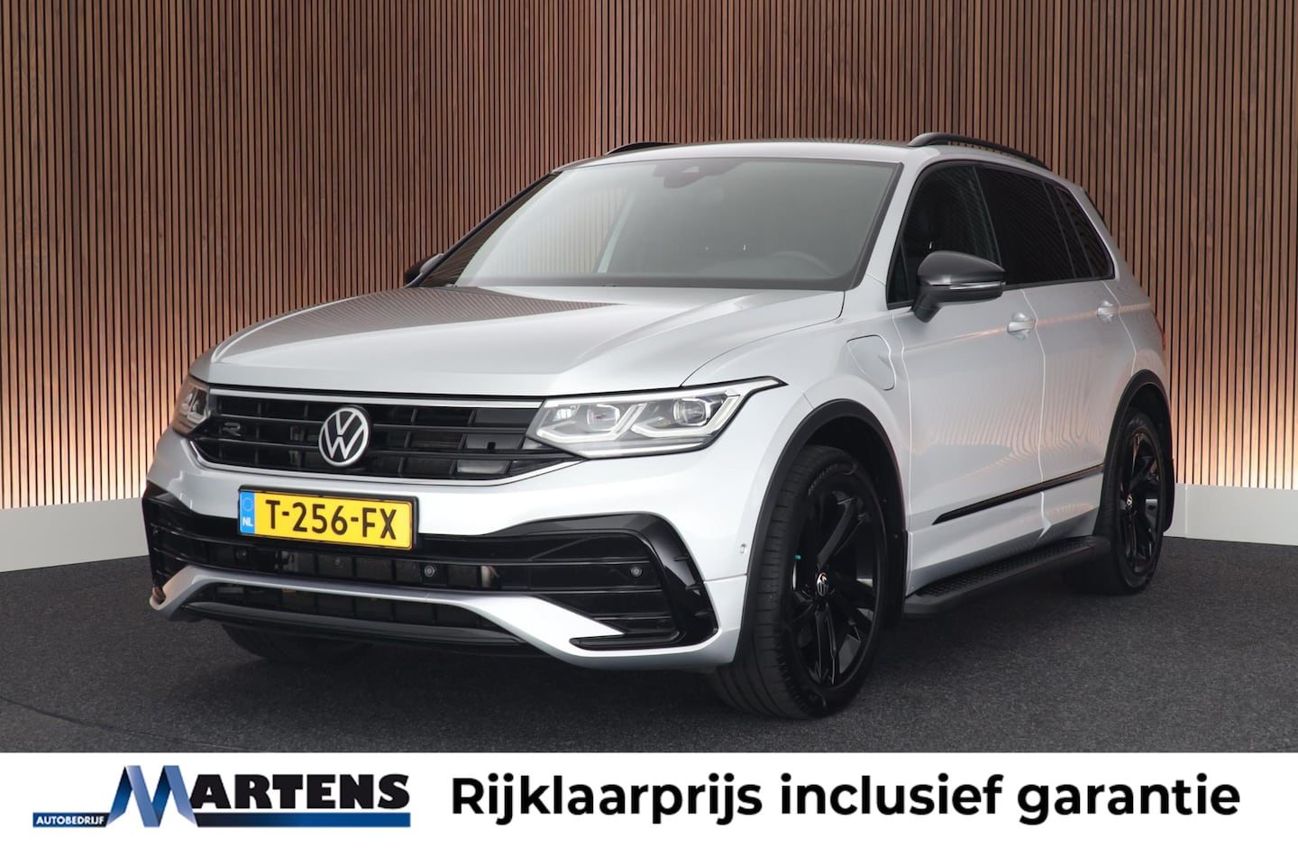 Volkswagen Tiguan - 1.4 TSI 245pk eHybrid R-Line Business Trekhaak Stoelverwarming Virtual Cockpit Navigatie - AutoWereld.nl