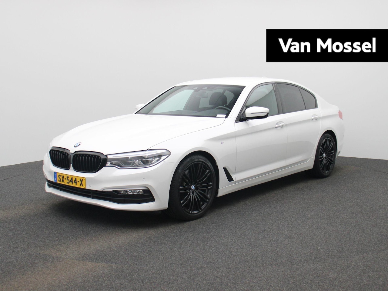 BMW 5-serie - 520i High Executive | LEDER | MEMORY STOEL | CAMERA | NAVIGATIE | STOELVERWARMING - AutoWereld.nl