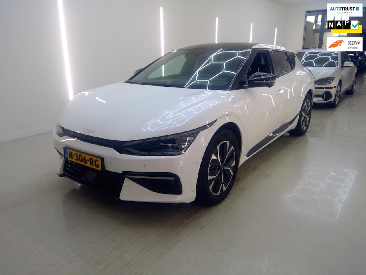 Kia EV6 - GT-Line 77.4 kWh SOH 100% PANO DEALER OND KIA GARANTIE - AutoWereld.nl