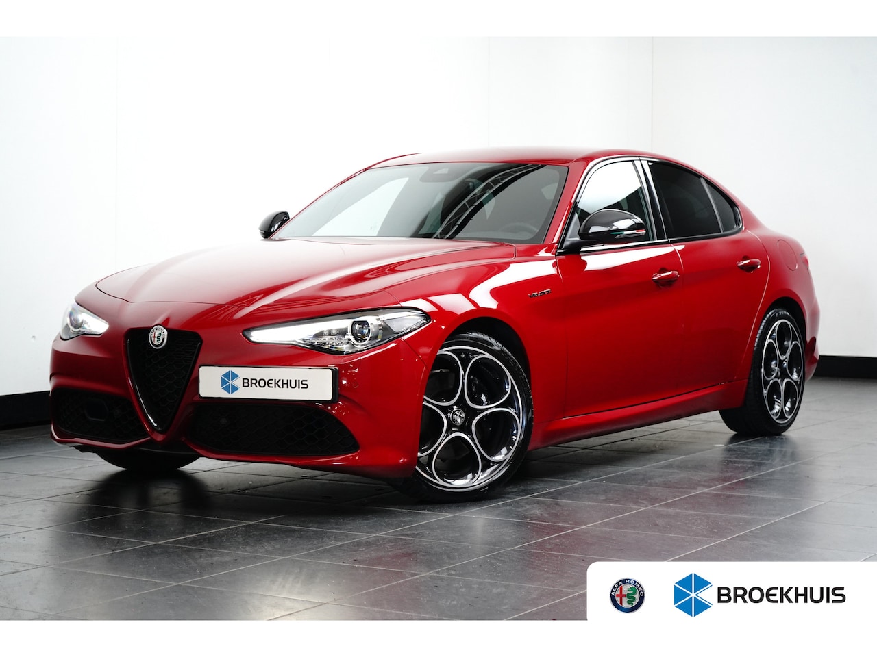Alfa Romeo Giulia - Veloce 280PK | Stoelverwarming | Adap. Cruise | 19 inch | Trekhaak - AutoWereld.nl
