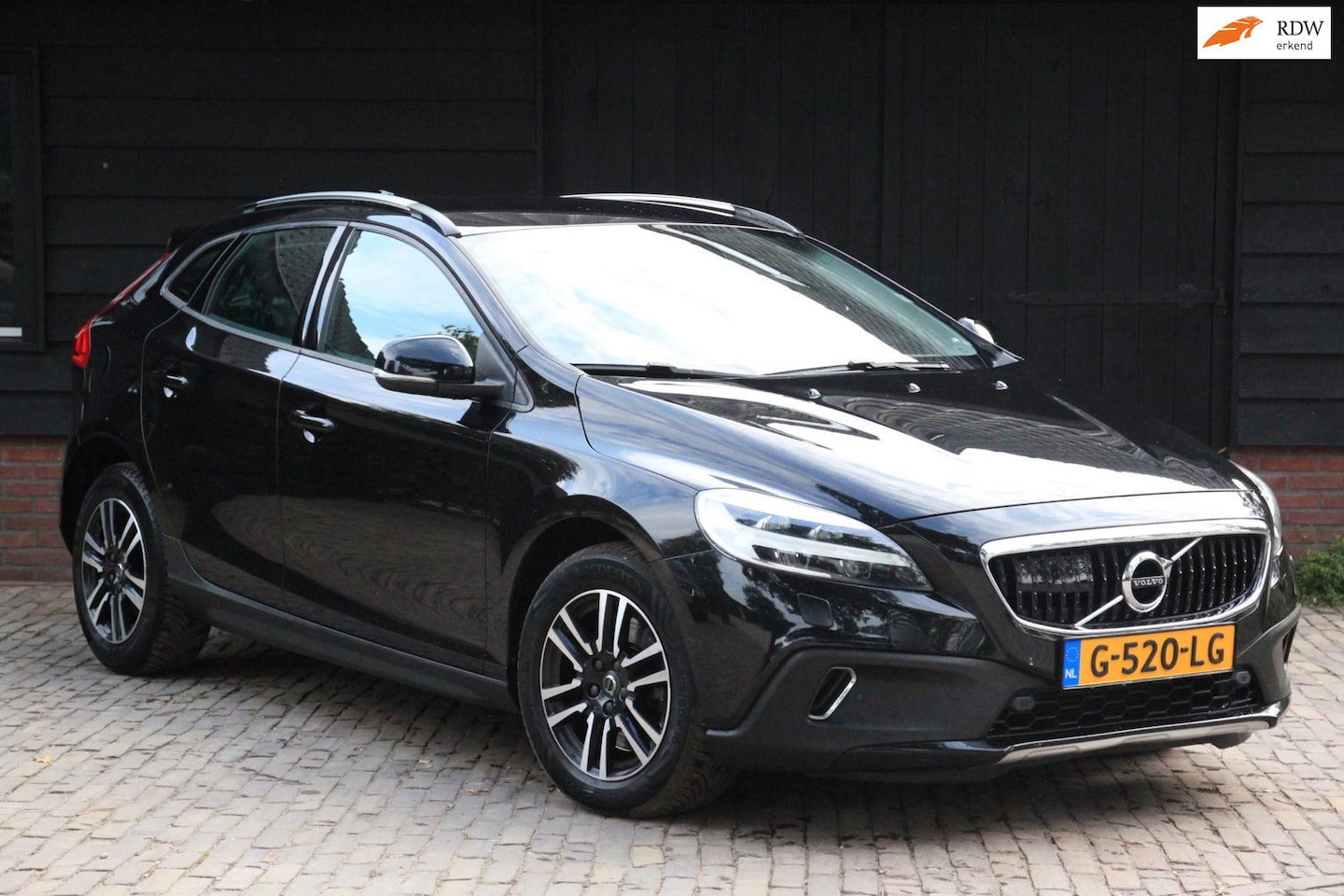 Volvo V40 Cross Country - 1.5 T3 Edition+ Camera/Leer/Adaptive/Blis/Parkeersensor v,a - AutoWereld.nl
