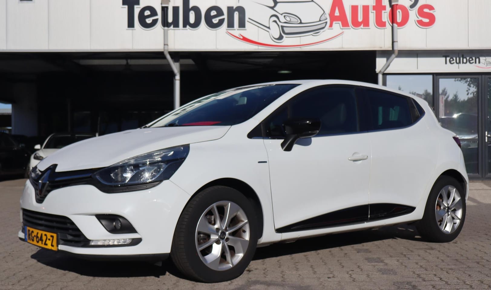 Renault Clio - 1.5 dCi Ecoleader Limited | Airco | Trekhaak | LM velgen | 2017 - AutoWereld.nl