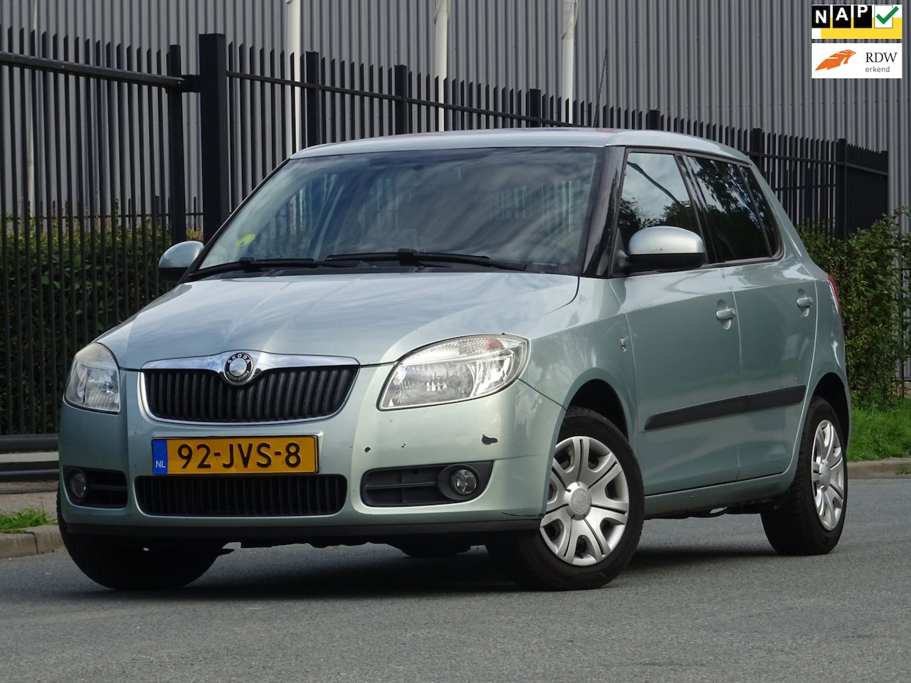 Skoda Fabia - 1.4-16V Tour NAP/CARPLAY/CLIMA/CRUISE/TREKHAAK - AutoWereld.nl