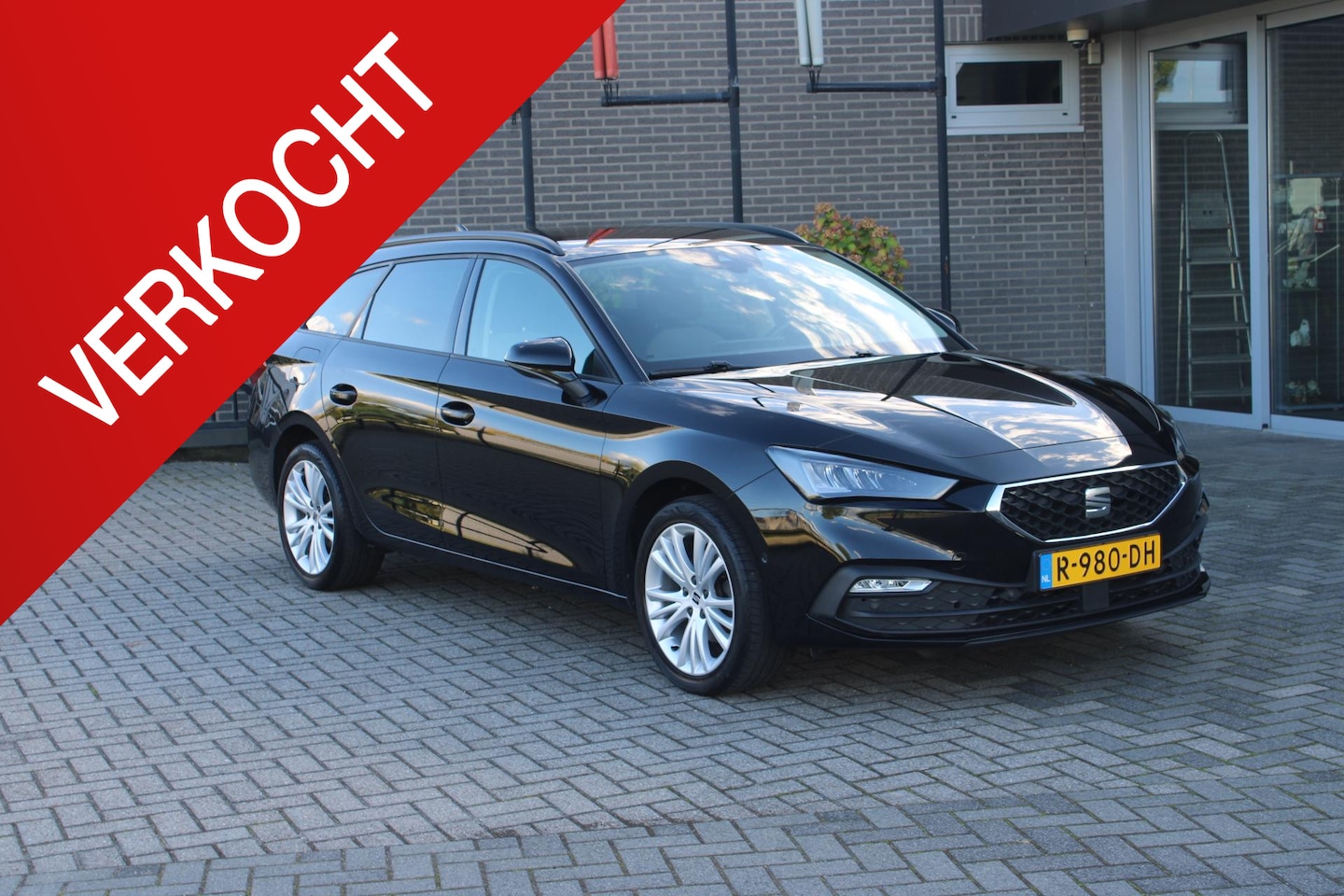 SEAT Leon Sportstourer - 1.0 TSI Style Business Intense Led/17inch/Adaptive - AutoWereld.nl