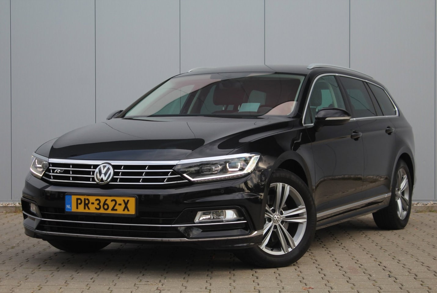 Volkswagen Passat Variant - 1.4 TSI Highline Business R | Digital cockpit | Head up | ACC | Trekhaak | Stoelverwarming - AutoWereld.nl