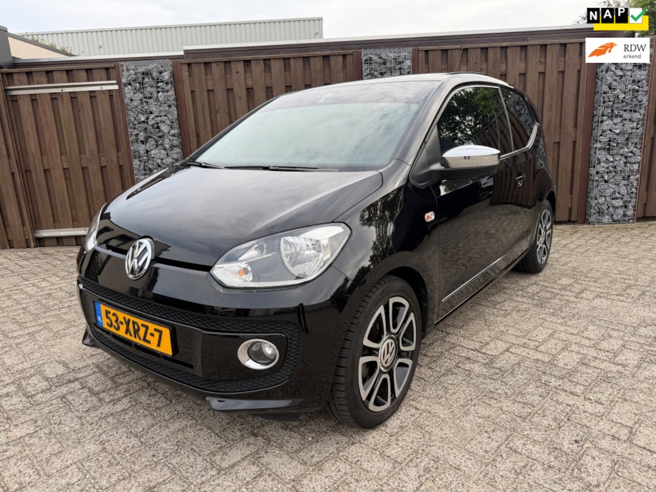 Volkswagen Up! - 1.0 high up! BlueMotion PANORAMA DAK - STOELVERWARMING - AutoWereld.nl