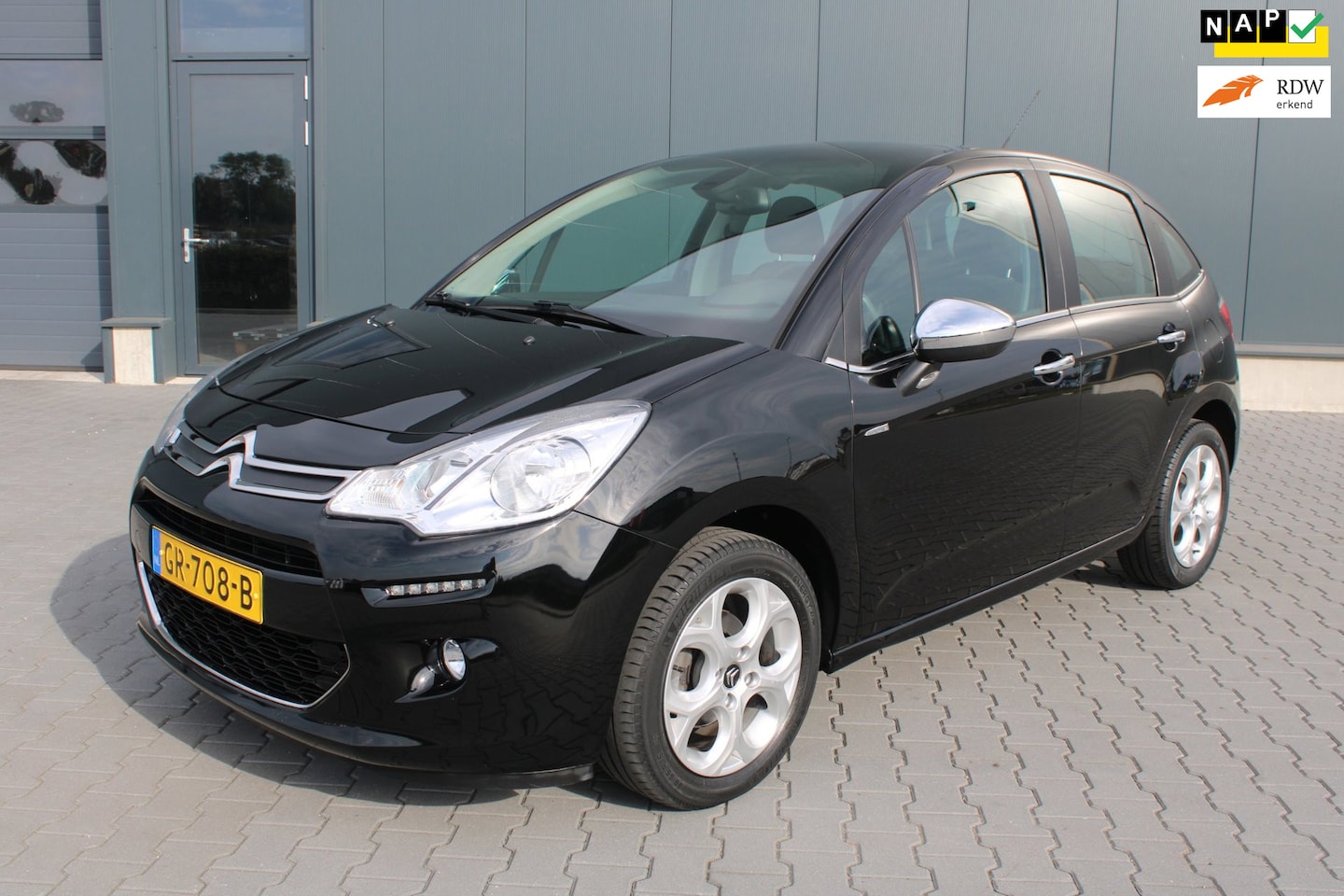 Citroën C3 - 1.2 PureTech Exclusive TREKHAAK NAVIGATIE PANORAMADAK - AutoWereld.nl