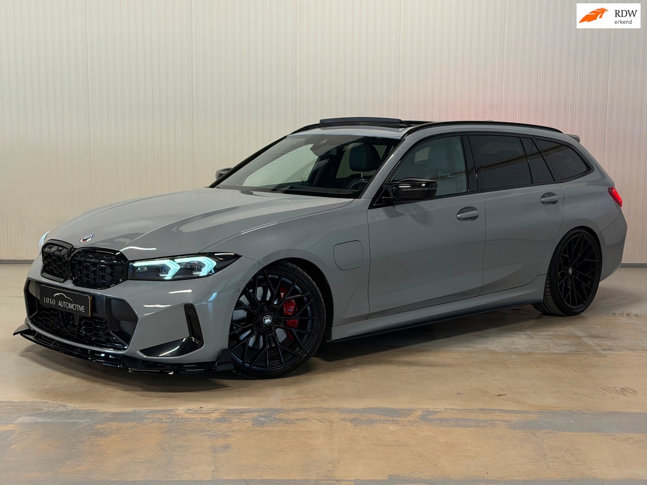 BMW 3-serie Touring - 330e | M-SPORT | MAXTON DESIGN | LASER LIGHTS | H&K | CARBON - AutoWereld.nl
