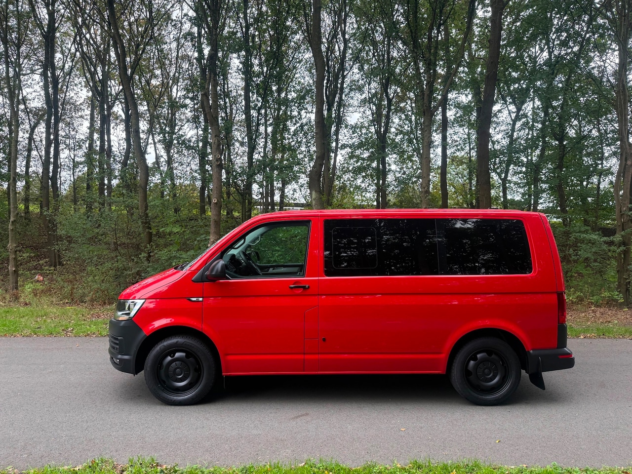 Volkswagen Transporter Kombi - 2.0 TDI L2H3 Highline 2.0 TDI L2H3 Highline, Automaat, DSG, 4 motion! - AutoWereld.nl