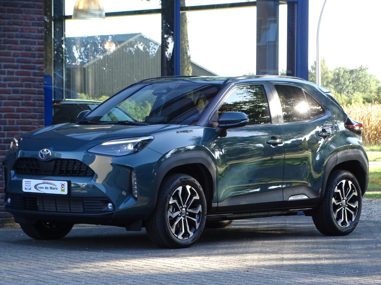 Toyota Yaris Cross - 1.5 Hybrid 130 Dynamic Comfortpack Led Carplay Acc Cam Lmv 17 - AutoWereld.nl