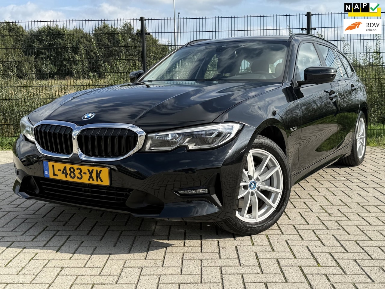BMW 3-serie Touring - 320e Business Edition Plus | Camera | Laser | Stoelverwarming | Carplay | - AutoWereld.nl