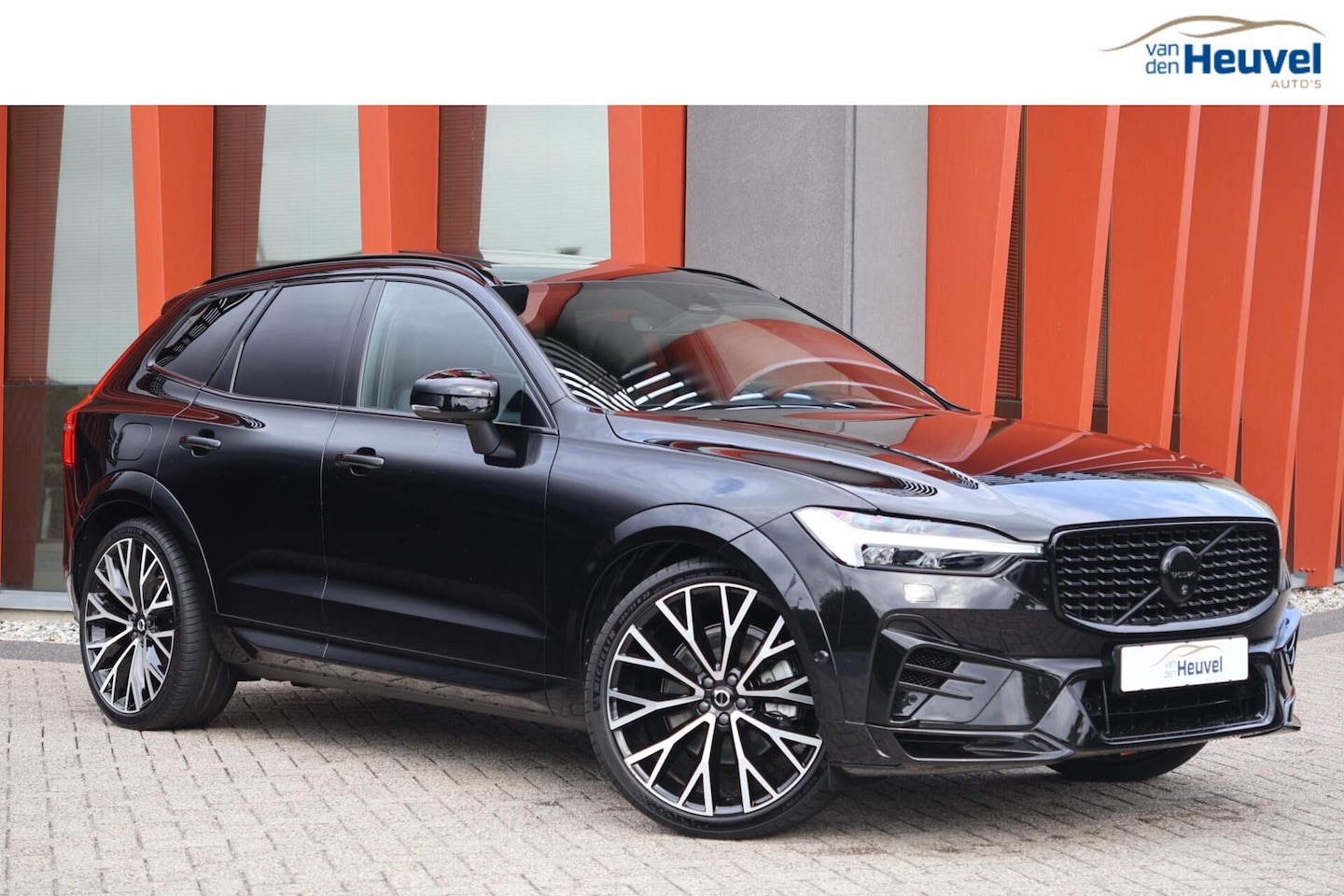 Volvo XC60 - T8 Recharge AWD HEICO Black Edition | Stoelverwarming | Panoramadak | HUD | 360° Camera | - AutoWereld.nl