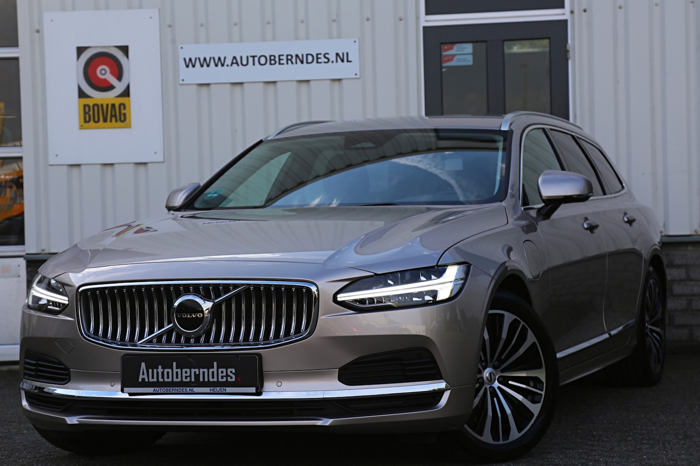 Volvo V90 - 2.0 T6 Plug-in hybrid 350PK AWD Long Range*Bright Dusk Metallic!*Fabrieksgarantie*Elek. Tr - AutoWereld.nl