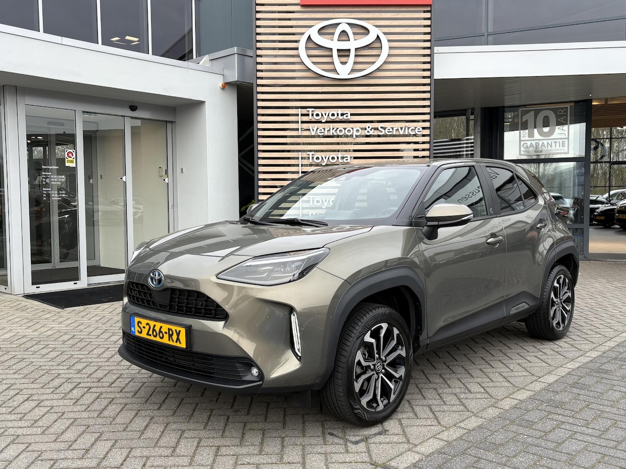 Toyota Yaris Cross - 1.5 Hybrid DYNAMIC PARK-SENSOREN AD-CRUISE 17"LM-VELGEN CAMERA APPLE/ANDROID DAB+ - AutoWereld.nl