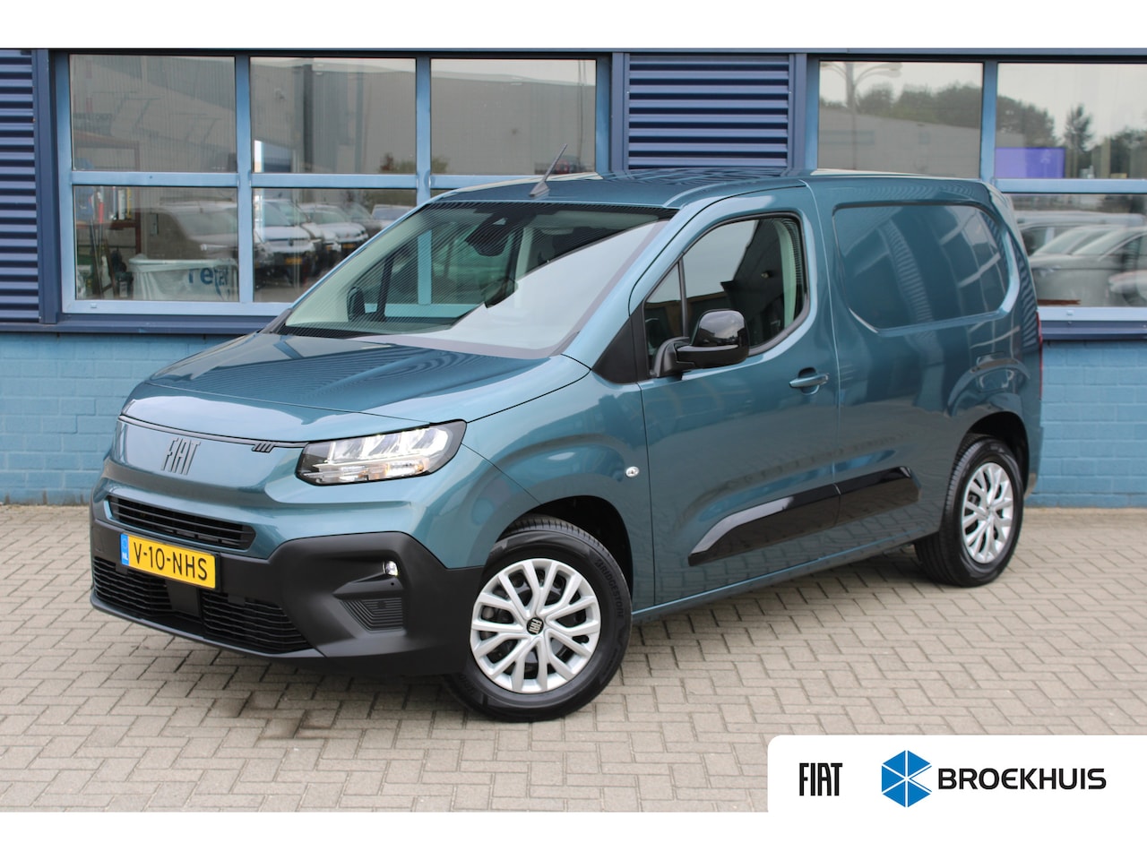 Fiat E-Doblo - 136 L1 50 kWh | 8 JAAR GARANTIE | VERWARMD STUUR | NAVI | BETIMMERING | DRAADLOOS CARPLAY - AutoWereld.nl
