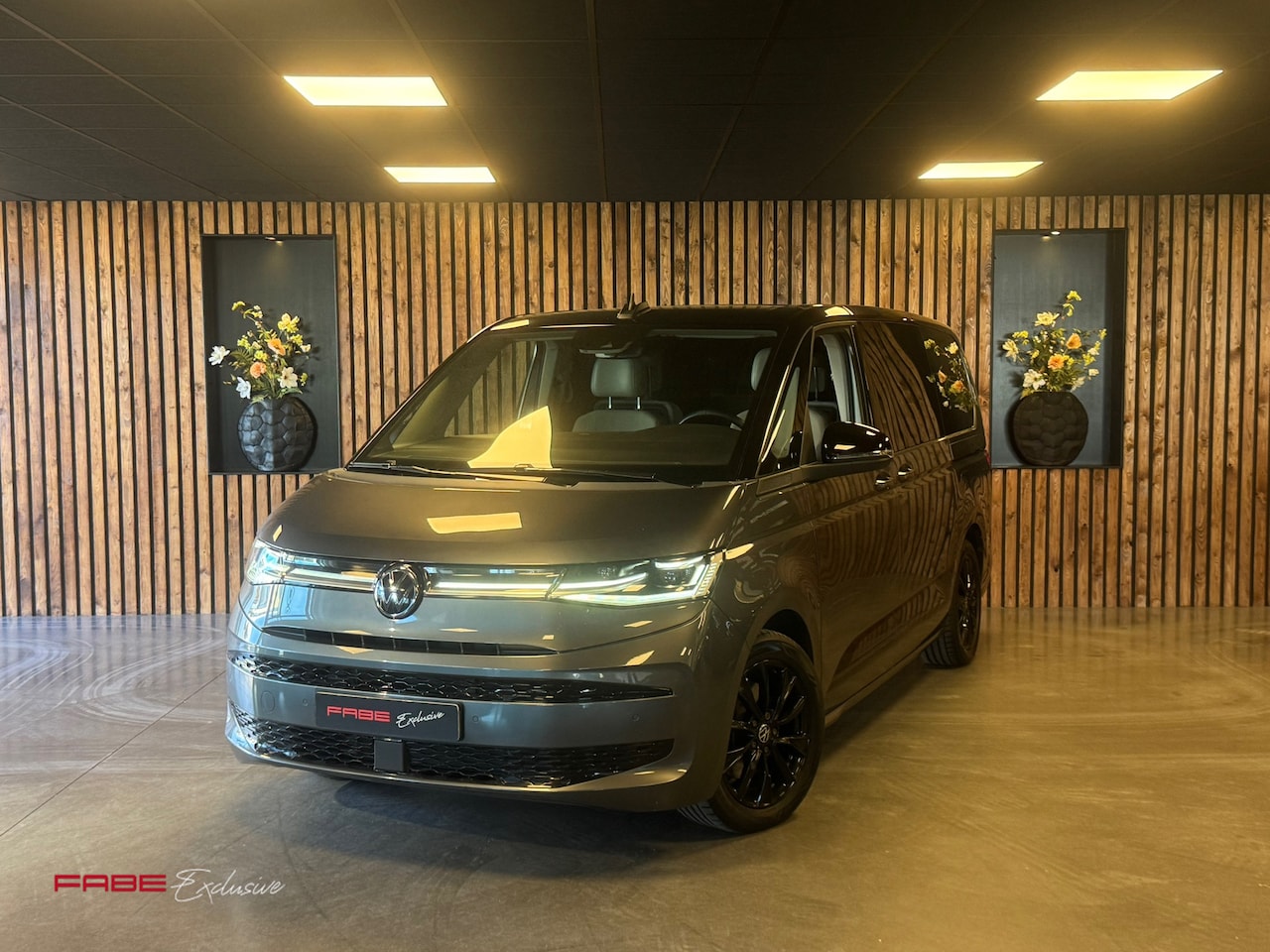 Volkswagen Multivan - 1.4 eHybrid L2H1 Edition / Massage / Memory / Pano / Keyless / Trekhaak / Camera / Sfeerve - AutoWereld.nl