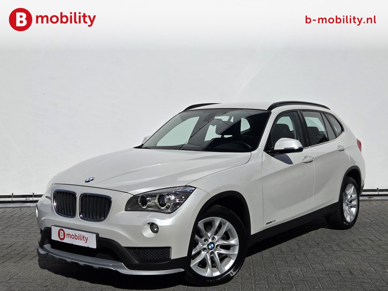 BMW X1 - sDrive20i Executive Automaat 'mineral-weiss' Trekhaak 1800kg | Xenon | Navigatie | Cruise - AutoWereld.nl