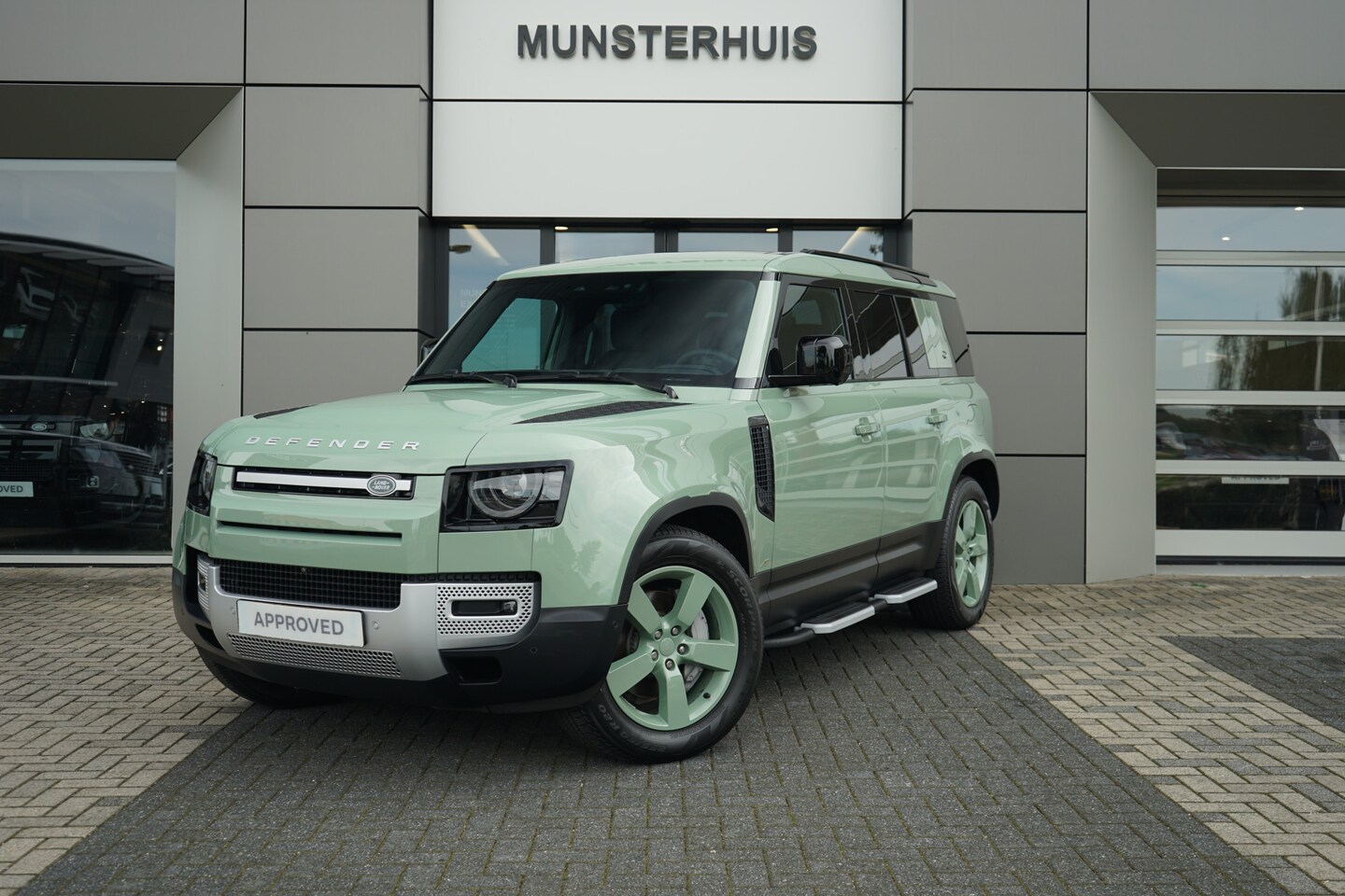 Land Rover Defender 110 - 2.0 P400e 110 75 Edition AWD | Koelvak | Head-up display | - AutoWereld.nl