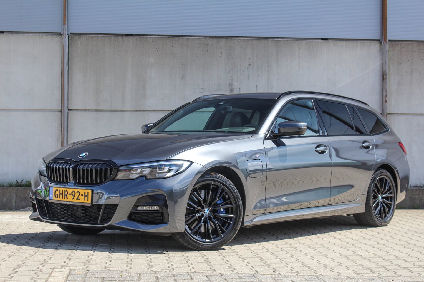 BMW 3-serie Touring - 330e xDrive High Executive - trekhaak - H&K - 360 camera - SOH 89% - AutoWereld.nl