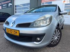 Renault Clio - 1.6-16V Dynamique 5 drs met trekhaak en airco