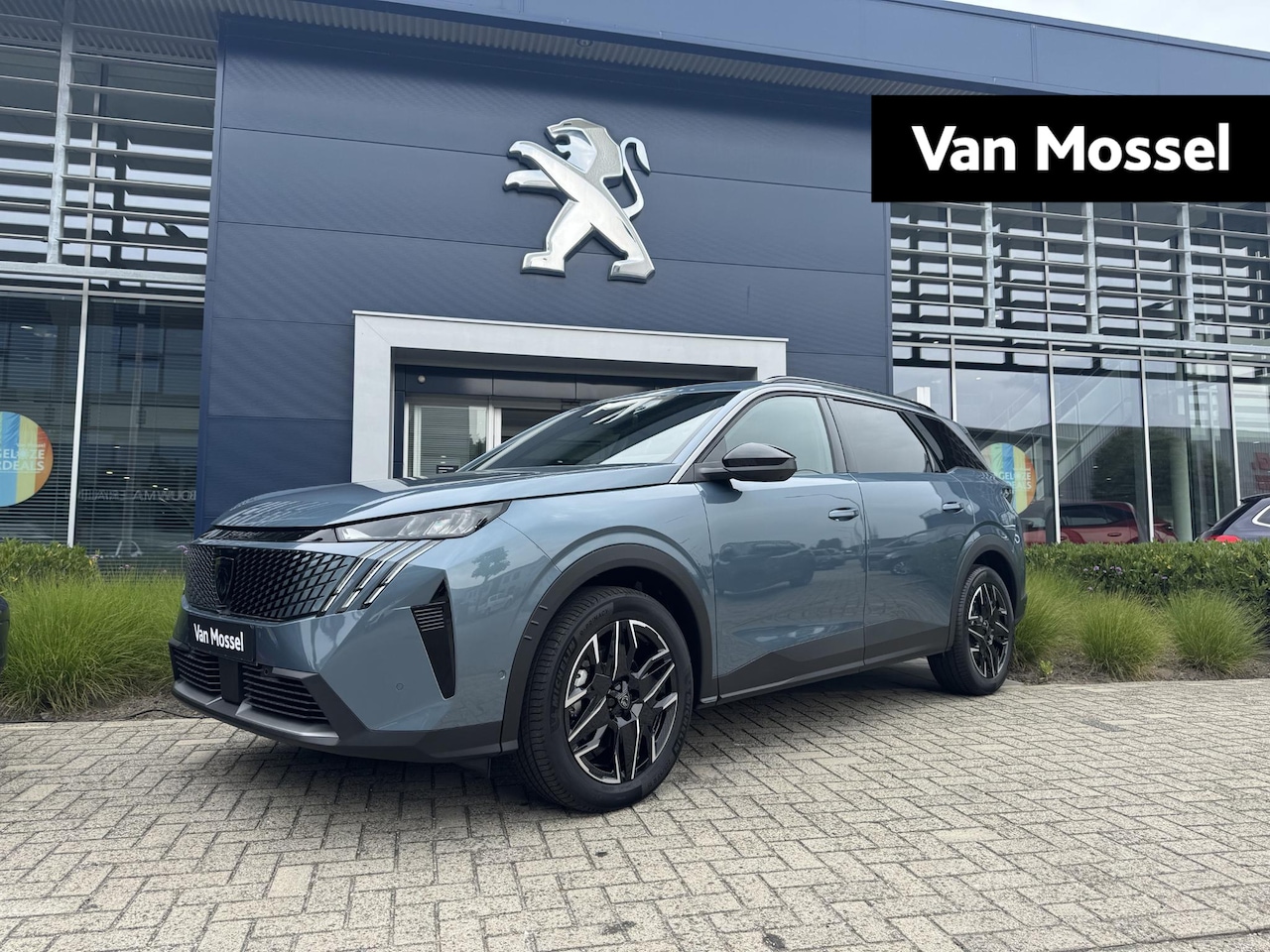 Peugeot 5008 - Hybrid 136 Allure l 360 Vision l Drive Assist l Panoramic Navigation l Bel voor de actuele - AutoWereld.nl
