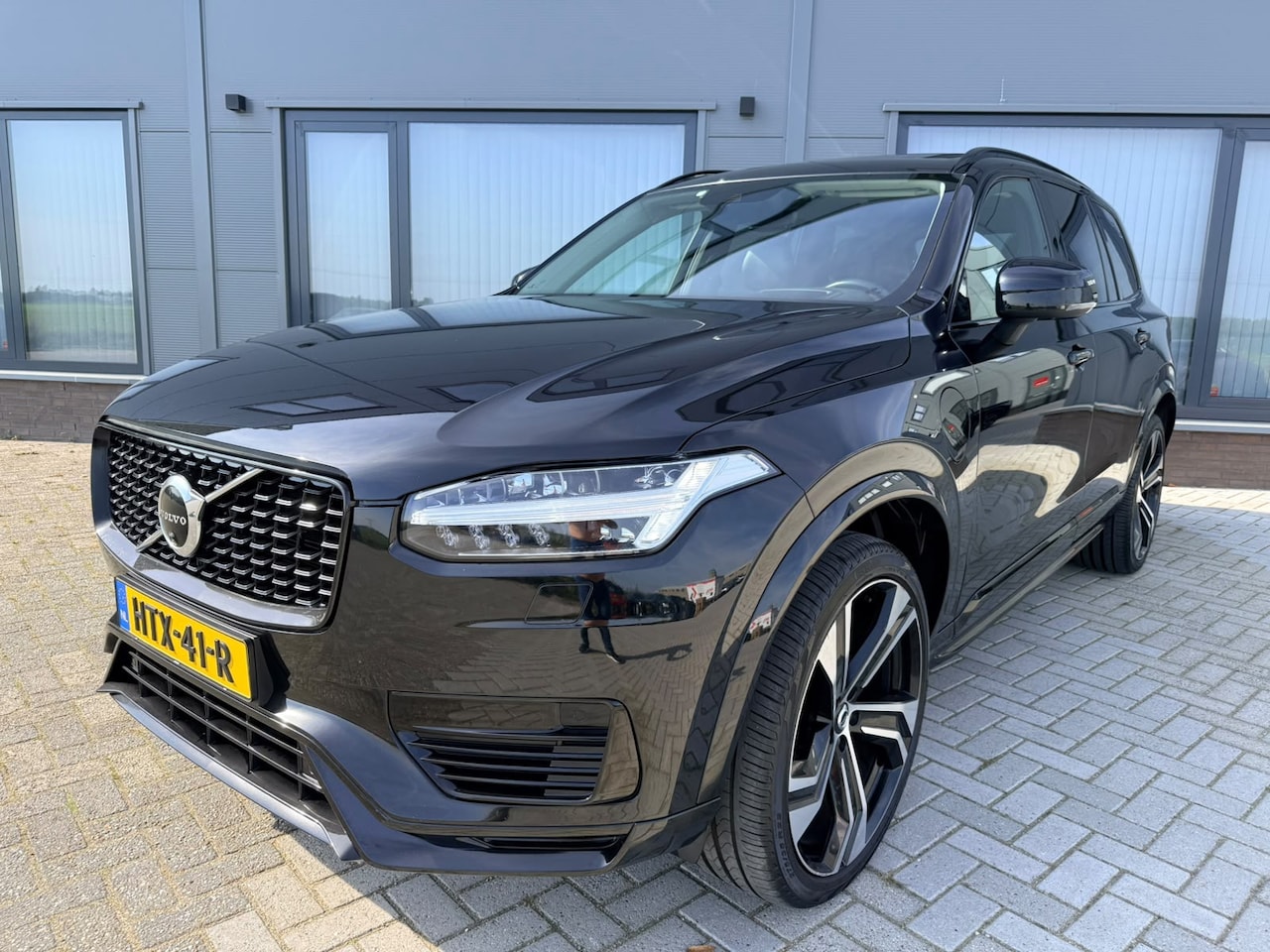 Volvo XC90 - 2.0 T8 Recharge AWD R-Design // Luchtvering // Pano // 7 Prs // TR.hk - AutoWereld.nl