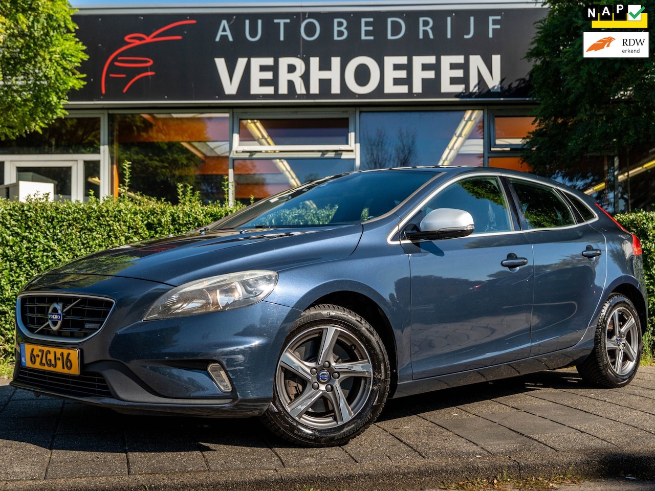 Volvo V40 - 2.0 D4 R-Design Business | STOEL VERW ZWART LEDER | MEMORY SEATS | CRUISE / CLIMATE CONTR - AutoWereld.nl