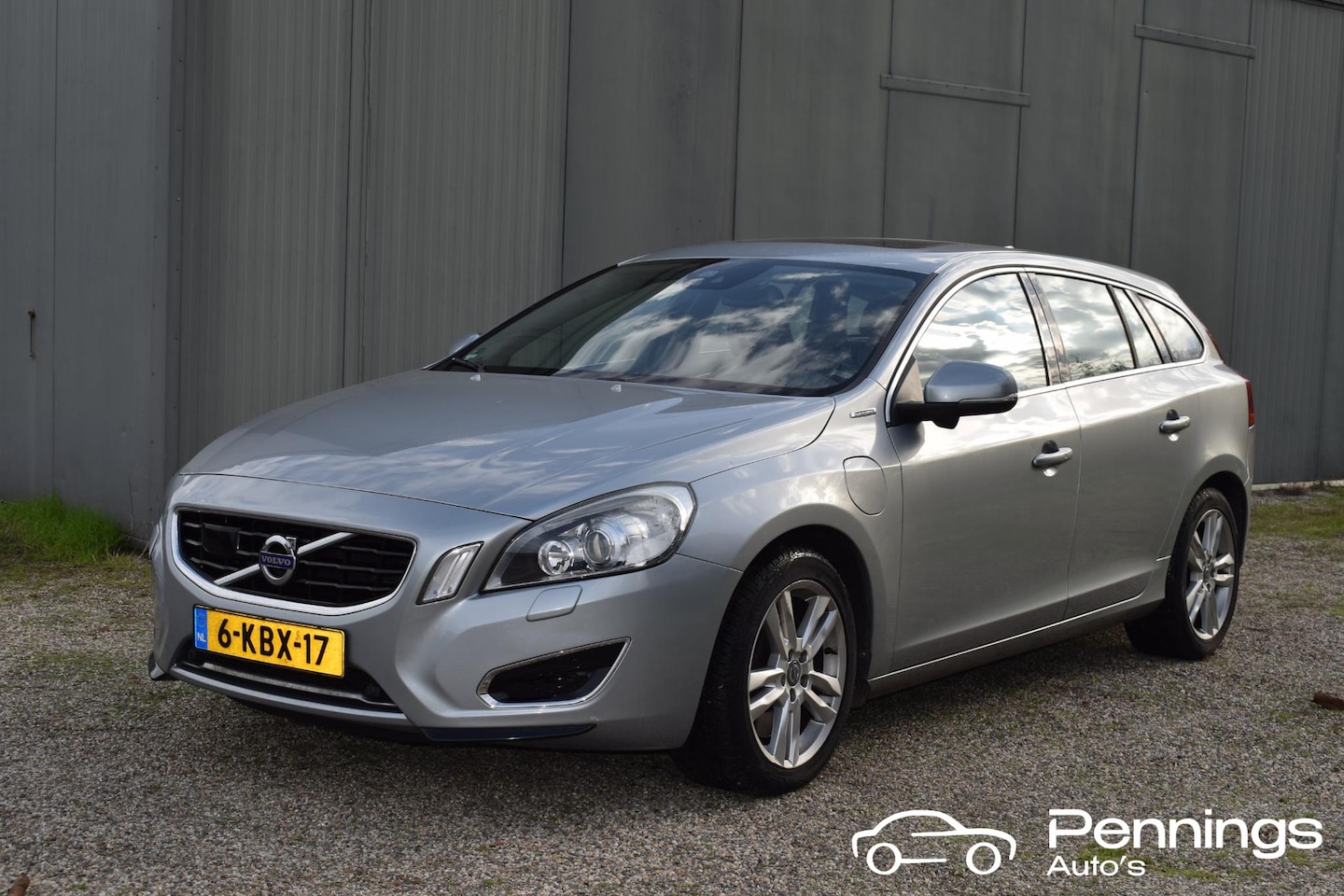 Volvo V60 - 2.4 D6 AWD Plug-In Hybrid Summum nette auto voor Export - AutoWereld.nl