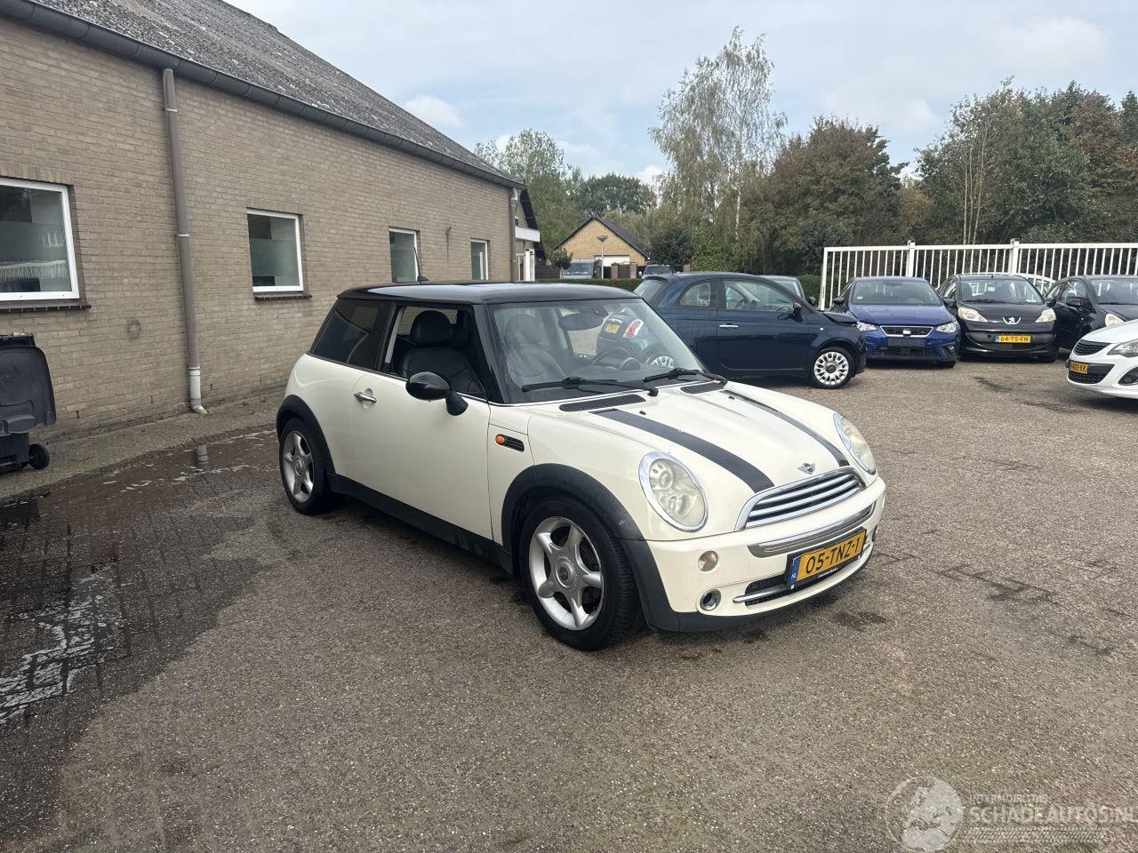 MINI Cooper - 1.6 Cooper Pepper AUTOMAAT - AutoWereld.nl