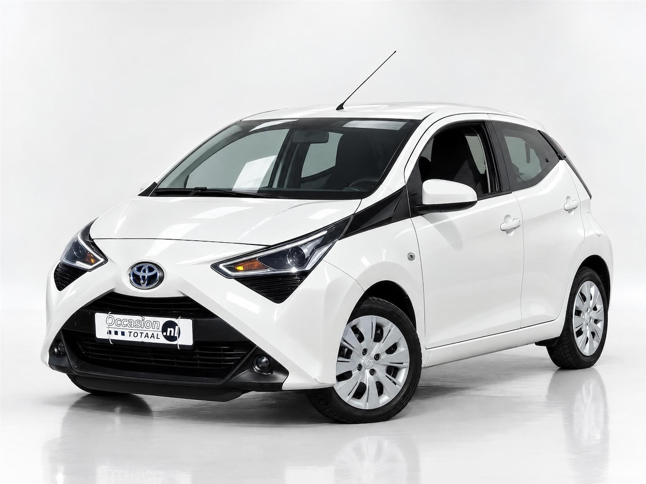 Toyota Aygo - 1.0 VVT-i X-Wave | Camera | Navigatie | Bluetooth - AutoWereld.nl