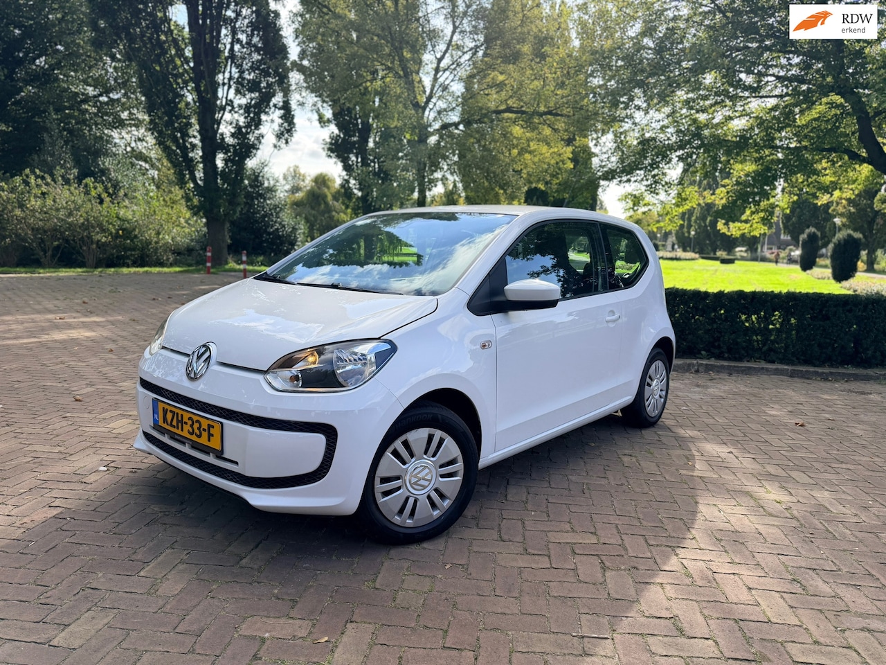 Volkswagen Up! - 1.0 high up! | Airco | Cruise | PDC | 2e eigenaar - AutoWereld.nl