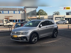 Volkswagen Tiguan - 1.4 TSI 150PK AUT 2x R-line pano trekh virtual led