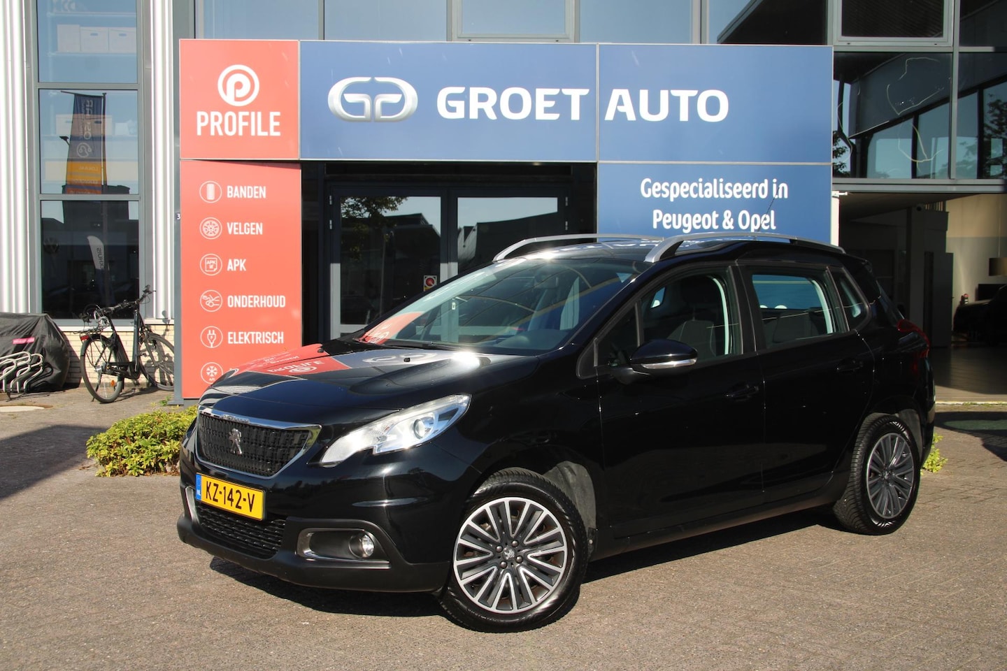 Peugeot 2008 - 1.2 PureTech Blue Lion Automaat Airco Navi Carplay Trekhaak Zeer mooi - AutoWereld.nl