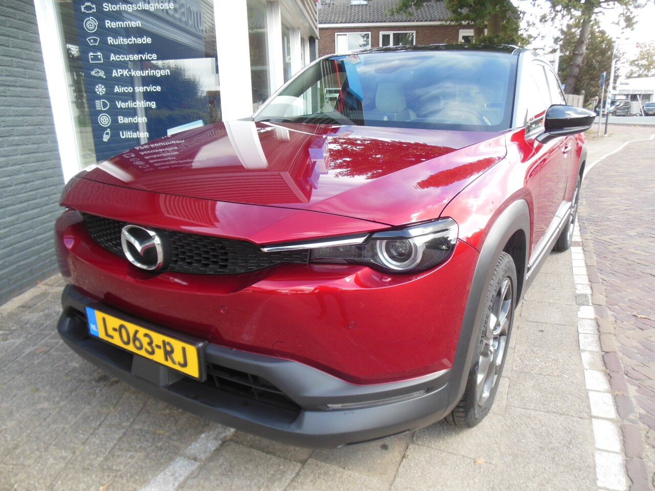 Mazda MX-30 - e-SkyActiv 145 Comfort 36 kWh 12 maanden Bovag garantie carplay/android SOH 93% - AutoWereld.nl