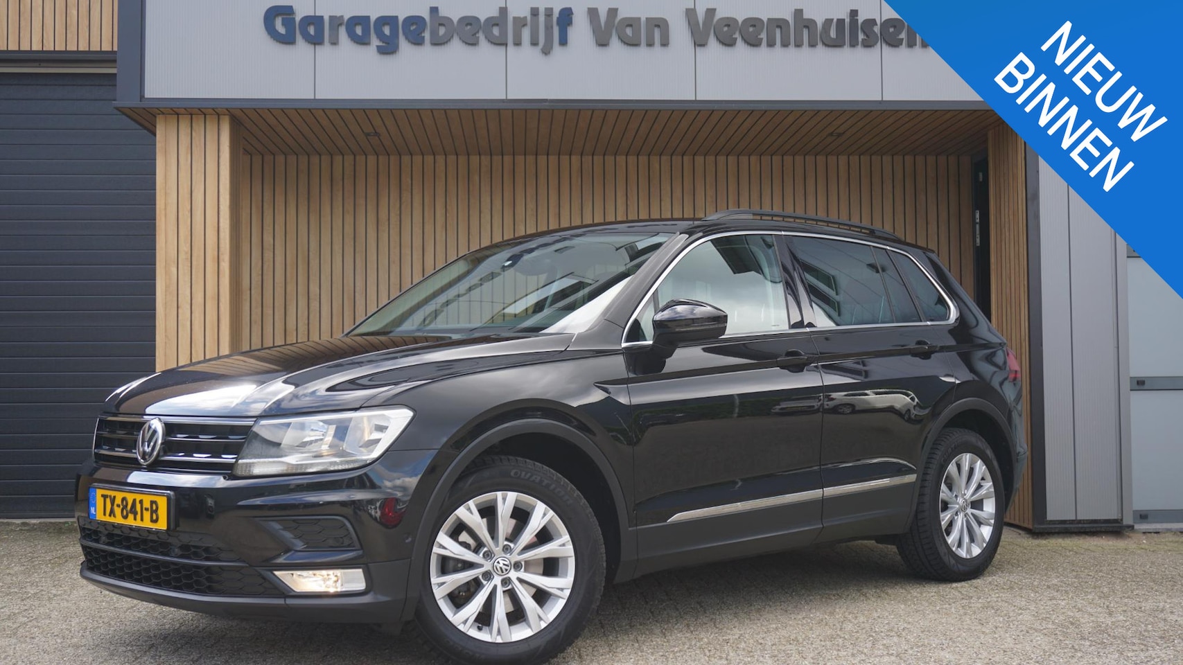 Volkswagen Tiguan - 2.0 TDI 150PK Connected Series Navi ACC Trekhaak *Dis.riem v.v.* Euro6 *Koppeling v.v.* - AutoWereld.nl