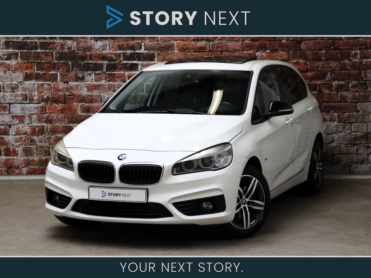 BMW 2-serie Active Tourer - 218i Executive Sport Line Automaat / Navigatiesysteem / Achteruitrijcamera / Panoramadak / - AutoWereld.nl