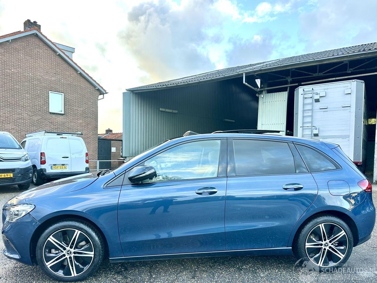 Mercedes-Benz B-klasse - 250e 163pk aut + f1 Lux Line - pano - nap - 1e eig - widescreen - sfeerverl - leer - memor - AutoWereld.nl