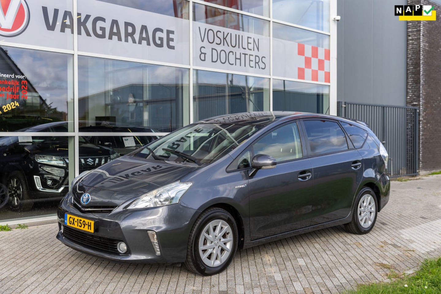 Toyota Prius Wagon - 1.8 Aspiration Limited 7 pers. Trekhaak - AutoWereld.nl