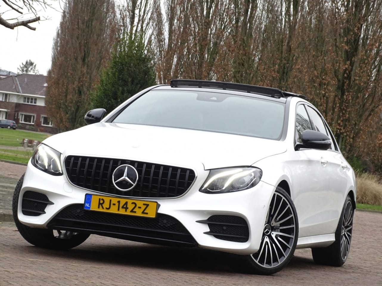 Mercedes-Benz E-klasse - 220 d automaat / Prestige Plus / AMG pakket / LED - AutoWereld.nl