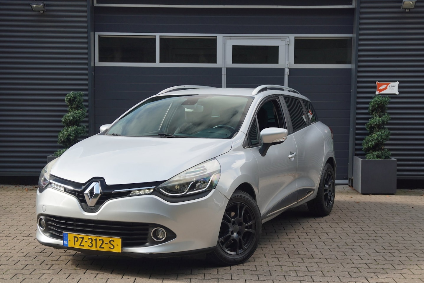 Renault Clio Estate - 1.2 GT AUTOMAAT NAVI KEYLESS PDC LED CLIMA BASS REFLEX - AutoWereld.nl