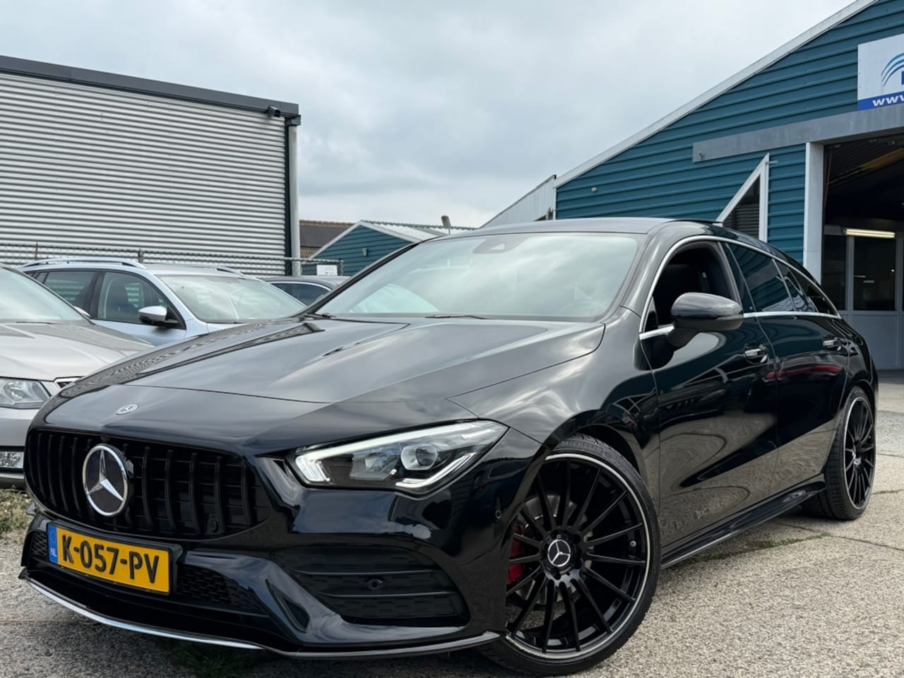 Mercedes-Benz CLA-klasse Shooting Brake - 180 Business Solution AMG Aut7 | ECC | 20" LMV | Pano - AutoWereld.nl