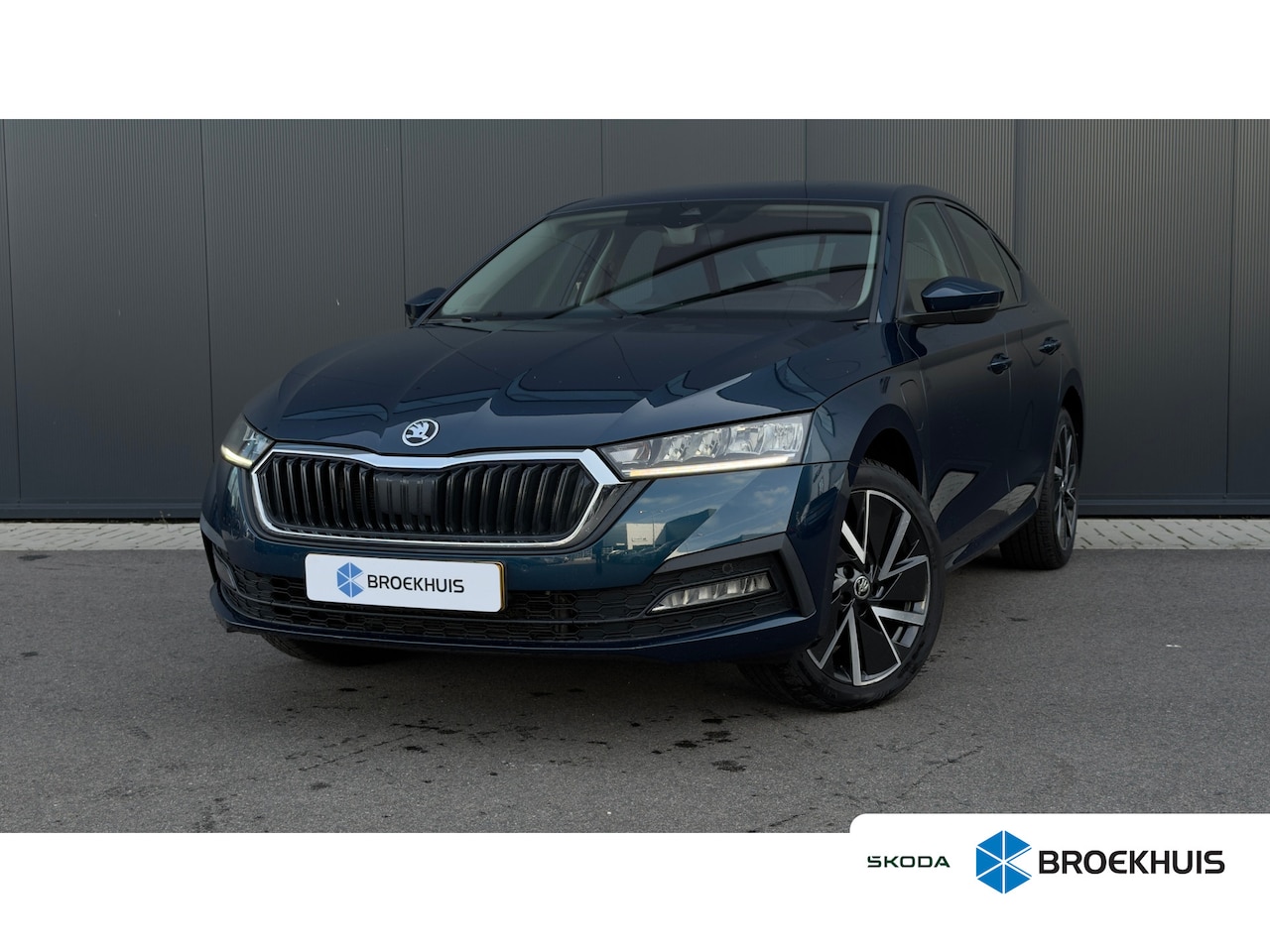 Skoda Octavia - 1.4 TSI iV 204pk Business Edition | Carplay | Cruise Control | Keyless | Parkeerhulp V+A | - AutoWereld.nl