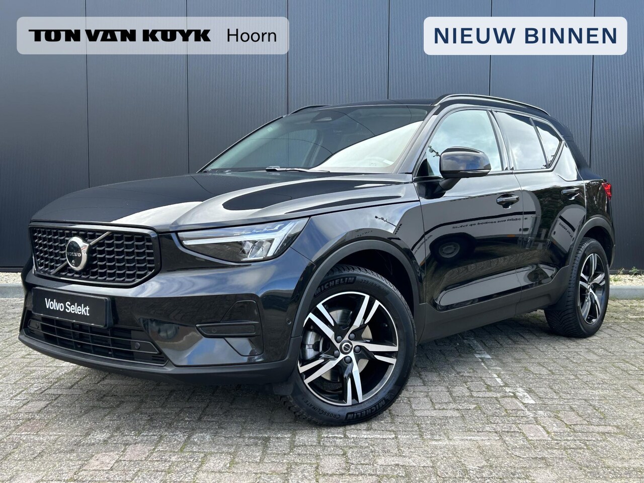 Volvo XC40 - 2.0 B4 Plus Dark 360 camera / Harman Kardon/ 2 elektrische stoelen / intellisafe / climate - AutoWereld.nl