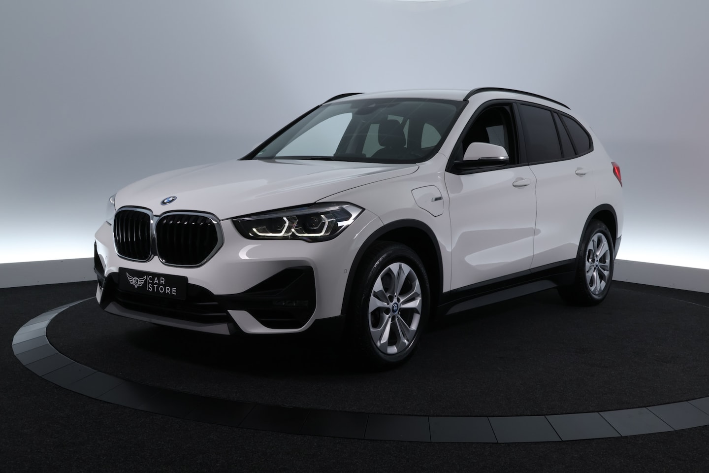 BMW X1 - xDrive25e eDrive Edition |CAMERA|HEAD UP|ST VWM|LED|TREKHAAK|CLIMA - AutoWereld.nl