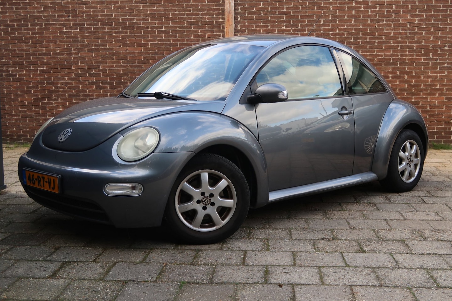 Volkswagen New Beetle - 1.6 *Meeneemprijs! Airco! - AutoWereld.nl