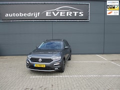 Volkswagen T-Roc - 1.5 TSI Style km 104301 Camera navigatie trekhaak sportvelgen zeer mooie complete auto ver