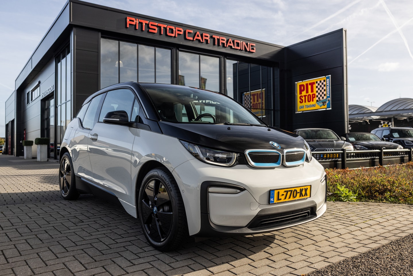 BMW i3 - Basis iPerformance 94Ah 33 kWh, Nieuwe accu, NL Auto, Nieuwstaat! - AutoWereld.nl